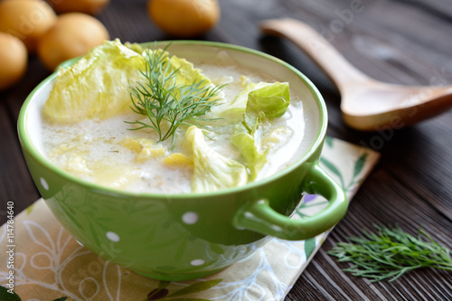 Lettuce soup with potatoes