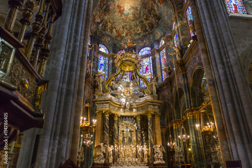 Nave Central del Interior de la Catedral de Lugo © Siur