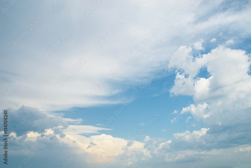 Fototapeta premium Beautifull soft white clouds against blue sky