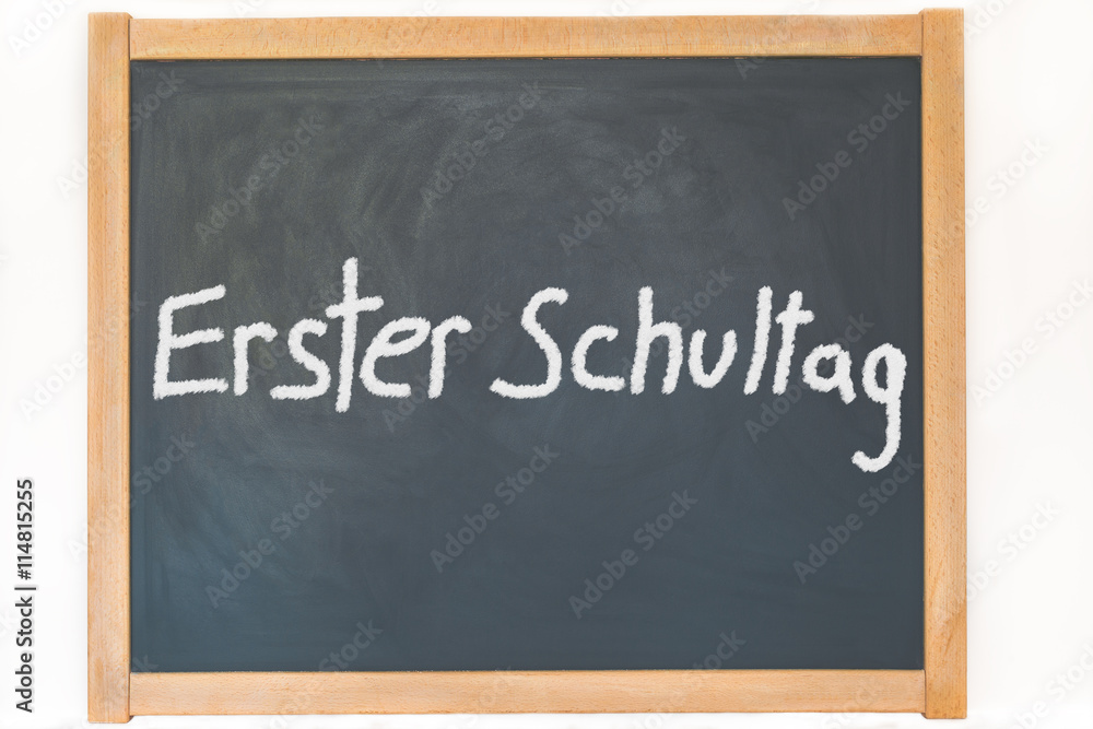 Fototapeta premium ein Text zur Einschulung steht auf einer Tafel