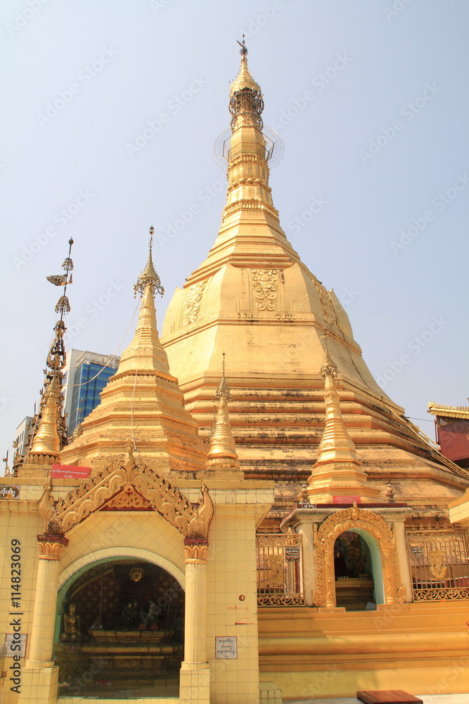 Fototapeta premium ヤンゴンのスーレー・パヤー、