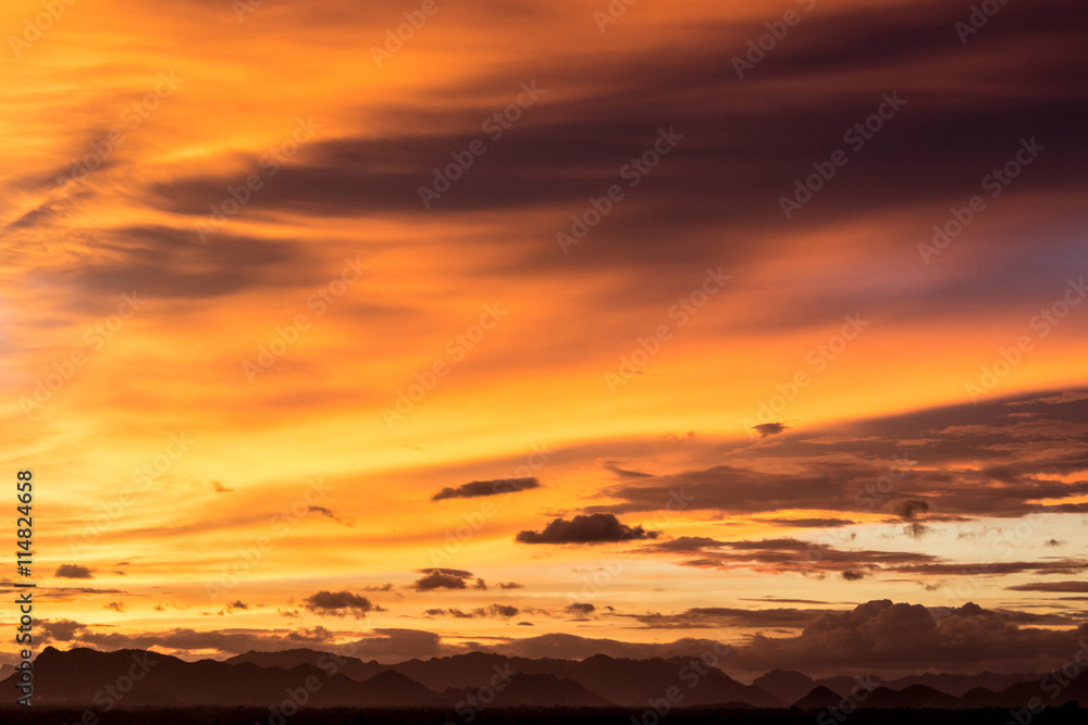 Obraz premium Silhouettes of mountain on sunset