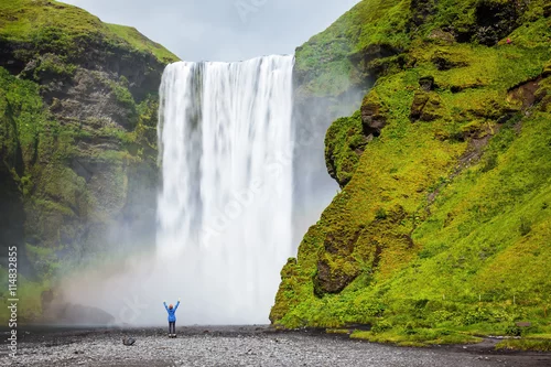 Obraz Turysta zszokował wodospad piękności