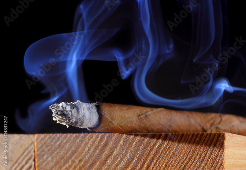 Cigar with abstract smoke © Pawel Burgiel