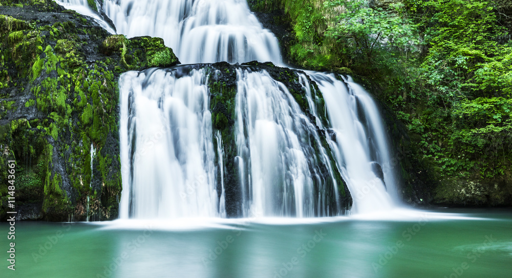 Obraz premium Wasserfall