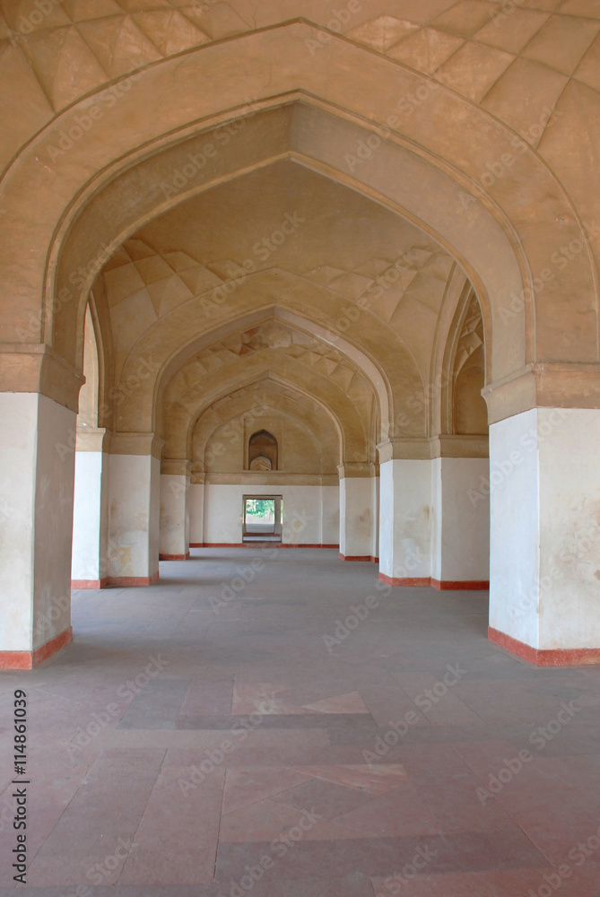 Obraz premium The corridor of arched gallery in the Hindustan style 