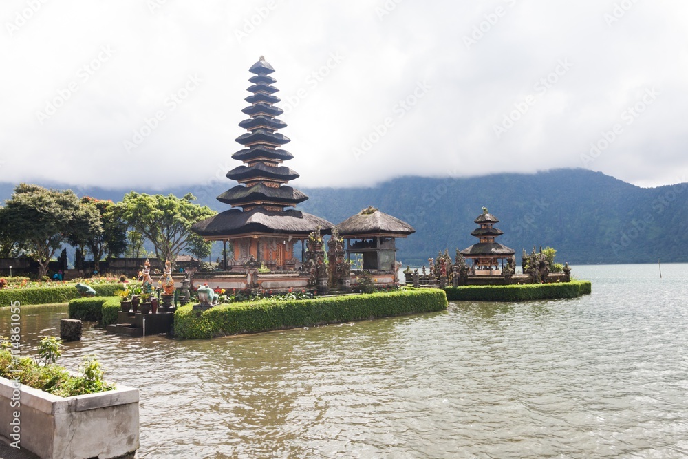 Holiday in Bali, Indonesia - Ulundanu Temple and Lake Beratan