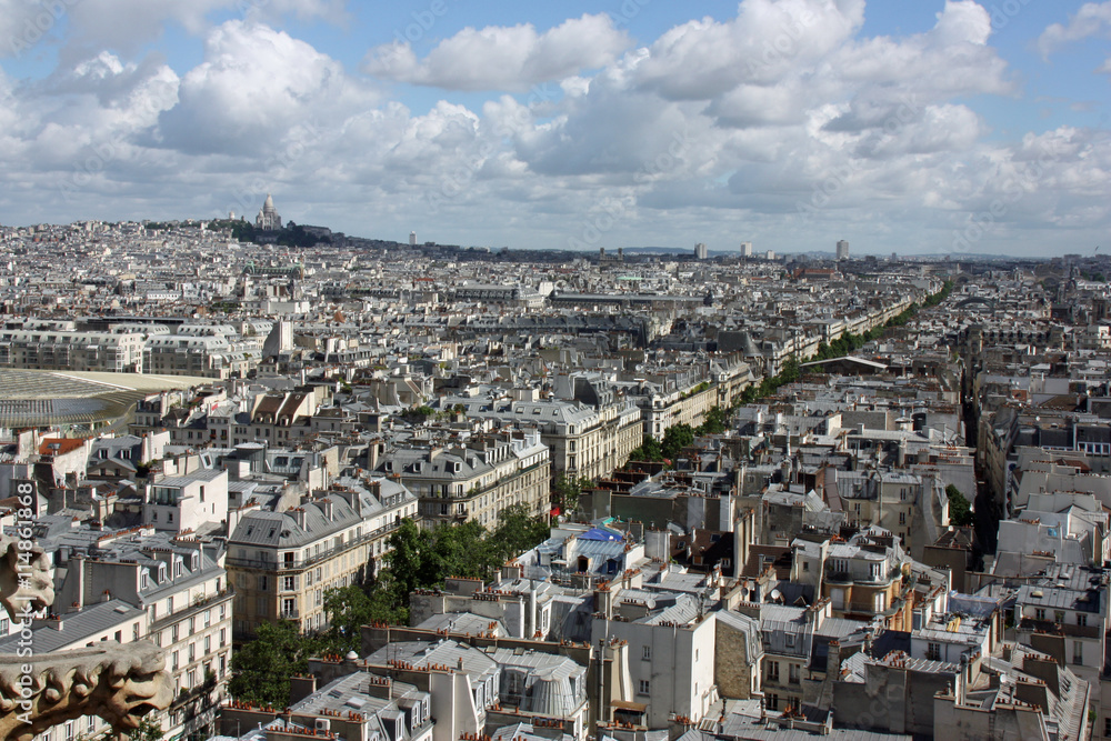 La trouée verte du boulevard de Sébastopol, Montmartre et le Sacré-Coeur à Paris