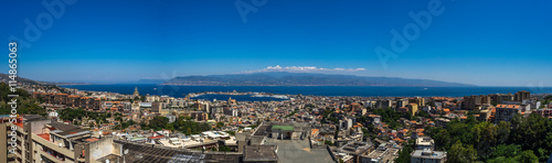 Panoramic view of the Messina.. Reggio di Calabria is seen on th © 4zoom4