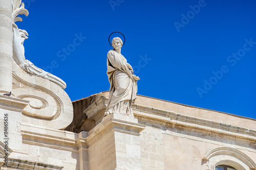The statue of St. Peter and some baroque elements in the externa