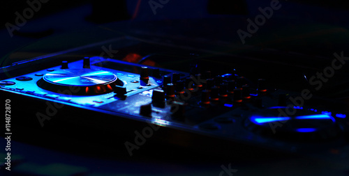 DJ Music Desk, play music