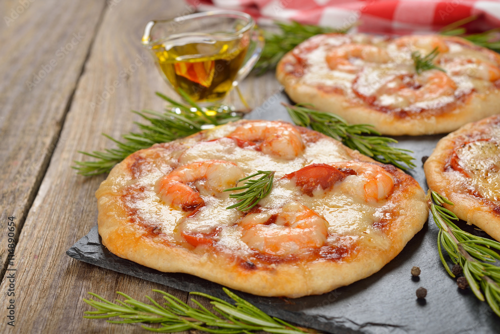 Mini pizza with shrimp and rosemary Mini pizza with shrimp and rosemary