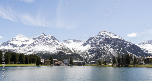 Arosa Dorf See und Berglandschaft in der Schweiz © Massimo Cavallo