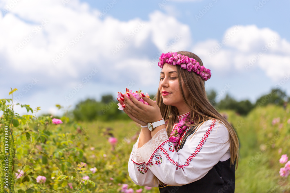 Fototapeta premium Feel the rose aroma