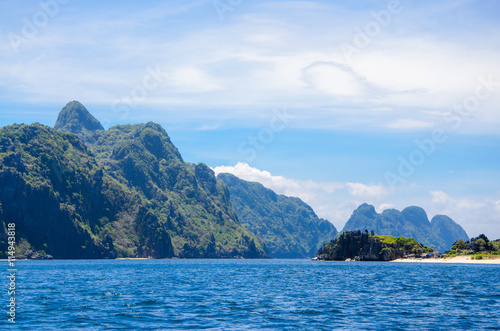 El Nido, Philippines - Tapiutan and Matinloc island © Igor Tichonow