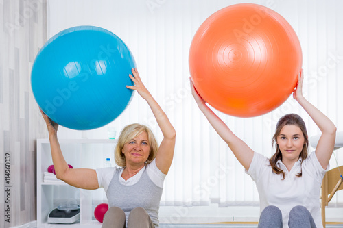 rückentraining mit dem pezziball