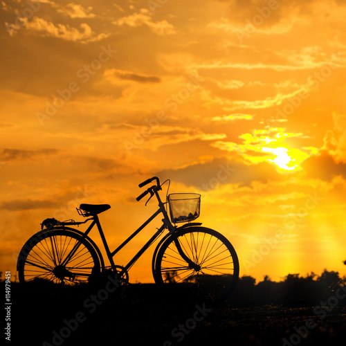 Silhouette bike © 24Novembers