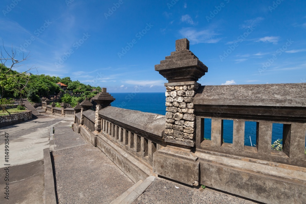Obraz premium Holiday in Bali, Indonesia - Uluwatu Temple and Beautiful Cliff