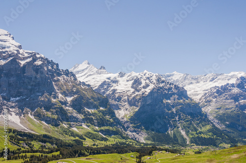 Grindelwald, Berner Oberland, Alpen, Schreckhorn, Wetterhorn, Grindelwaldgletscher, Bergtal, Wanderweg, Grosse Scheidegg, Sommer, Schweiz © bill_17