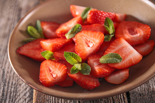 strawberry salad with mint