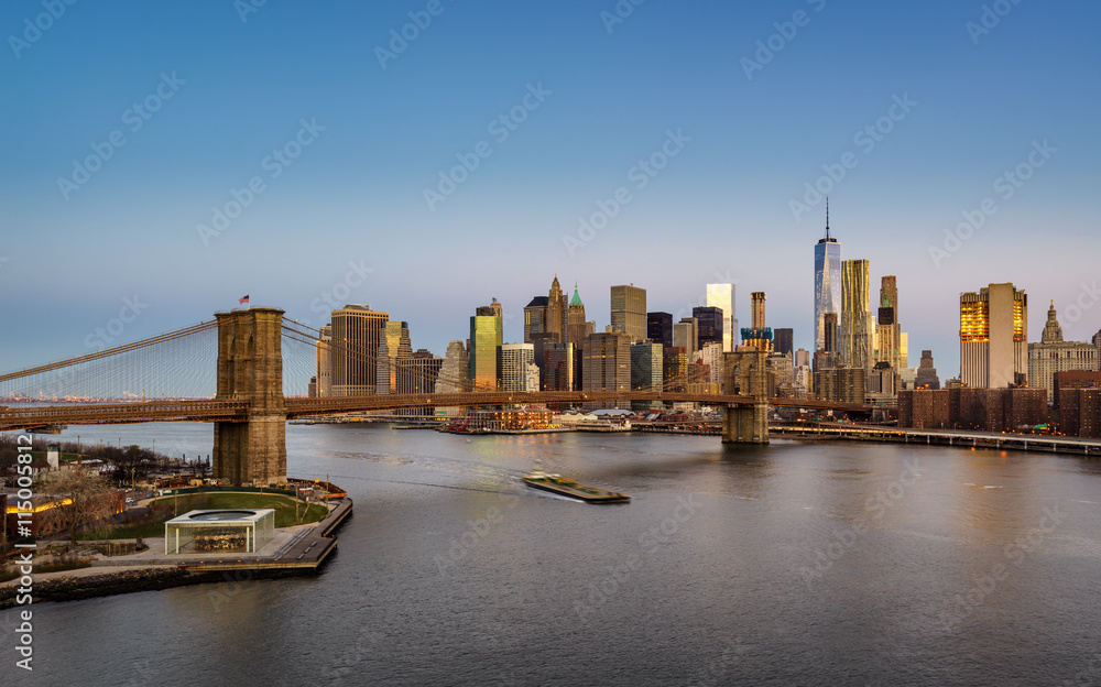 Fototapeta premium Aerial view of the Brooklyn Bridge at sunrise and Manhattan Lower East Side Financial District skyscrapers. New York City