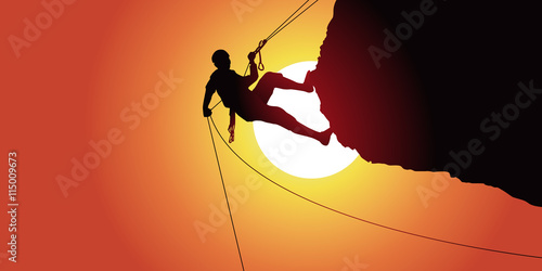 descente en rappel d’un alpiniste après une escalade un rocher en surplomb sous un soleil photo