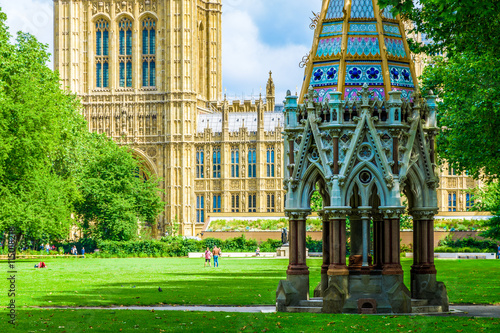 Canvas Print Palace of Westminster and Buxton Memorial Fountain in Victoria Tower Gardens in