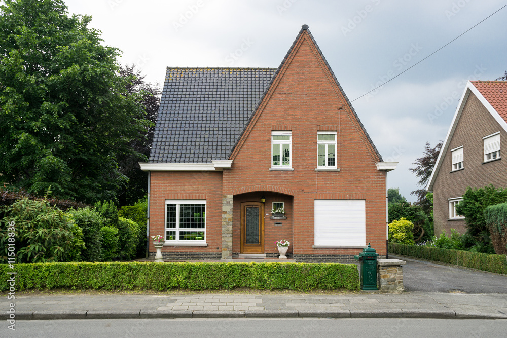 Einfamilienhaus in Belgien - obrazy, fototapety, plakaty 