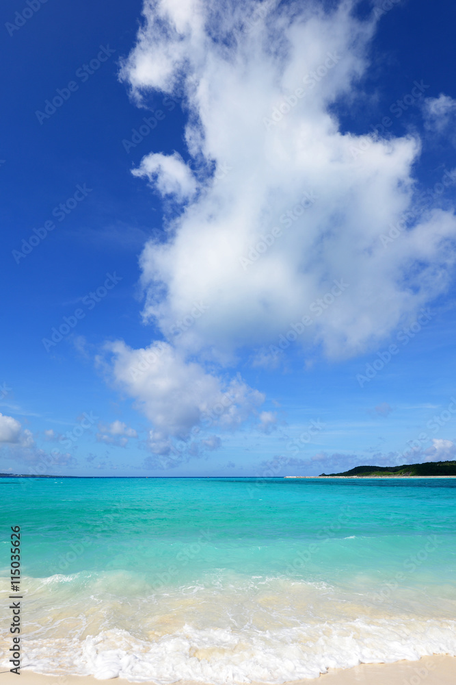 沖縄の美しい海とさわやかな空 沖縄の美しい海とさわやかな空