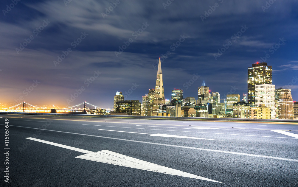 Fototapeta premium empty street with cityscape and skyline of san francisco