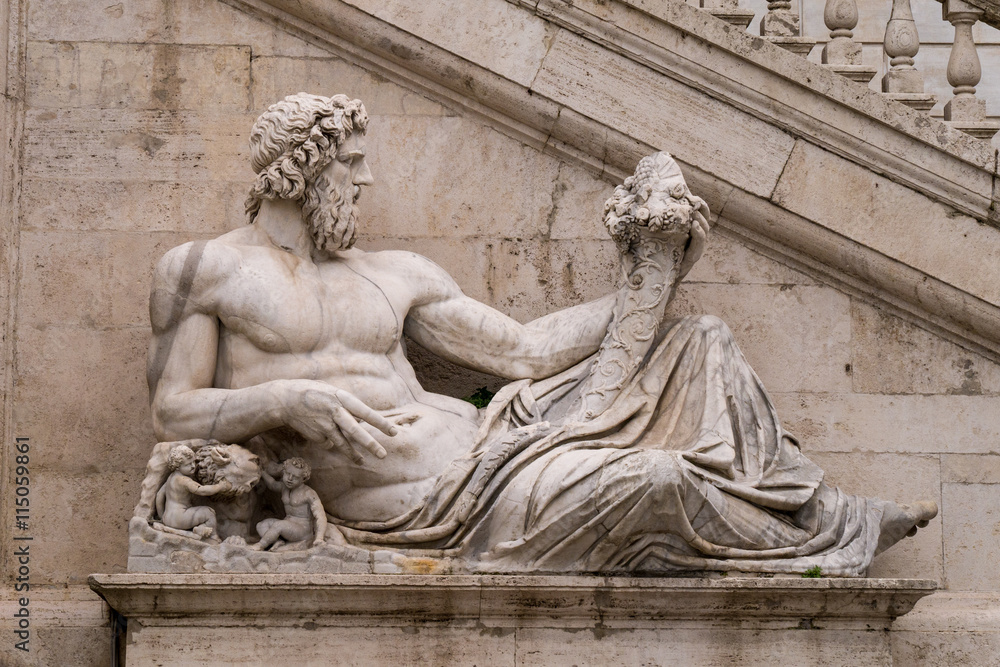 Marmor-Statue am Piazza del Campidoglio in Rom Stock Photo | Adobe Stock