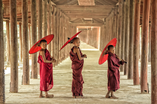 Fotografie, Obraz Štěstí Novice v Barmě