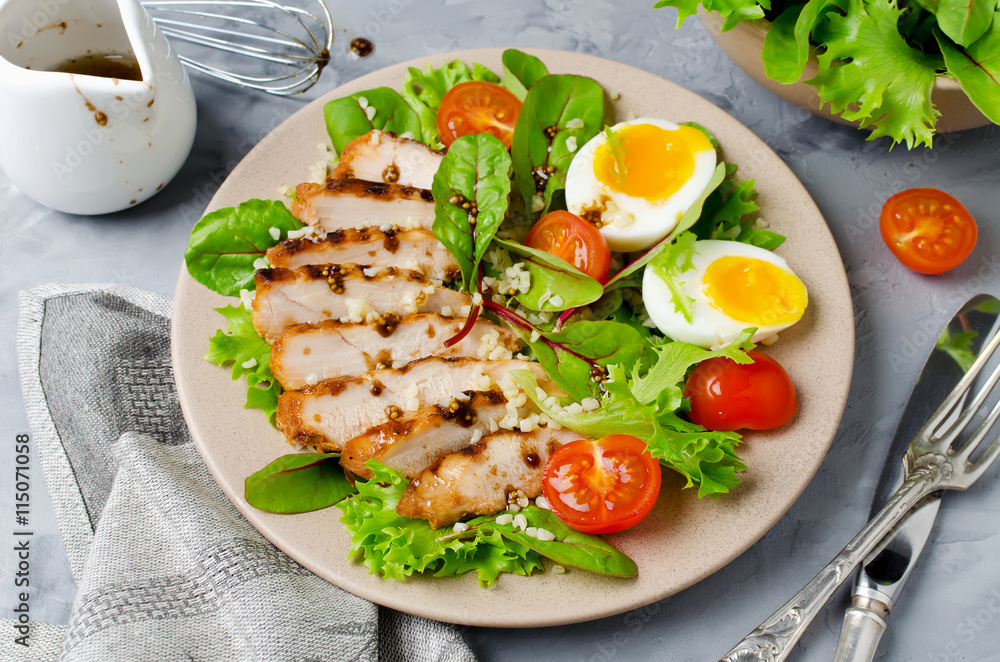 Chicken salad with leaf vegetables and cherry tomatoes Chicken salad with leaf vegetables and cherry tomatoes