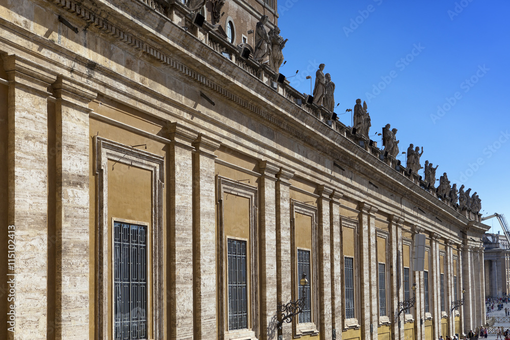 Obraz premium .Wall of the ancient building on the St Peter's square in Rome...