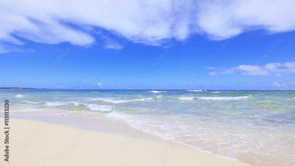 沖縄の美しい海とさわやかな空 沖縄の美しい海とさわやかな空