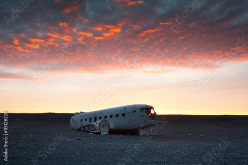 The abandoned DC-3 Airplane on Solheimasandur beach фототапет