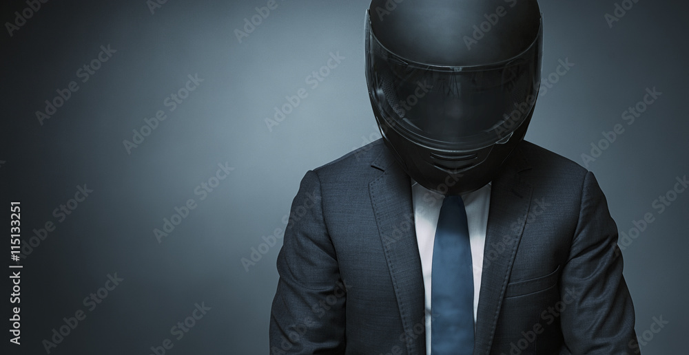 Businessman mit Helm