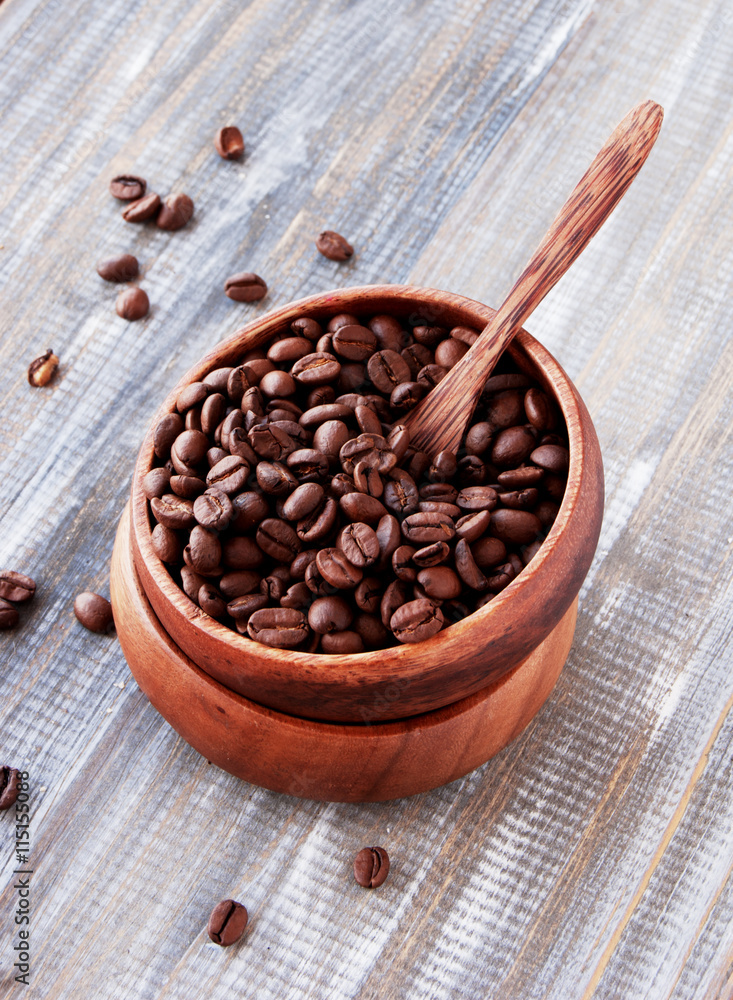 Fototapeta premium roasted coffee beans in wooden bowl, selective focus