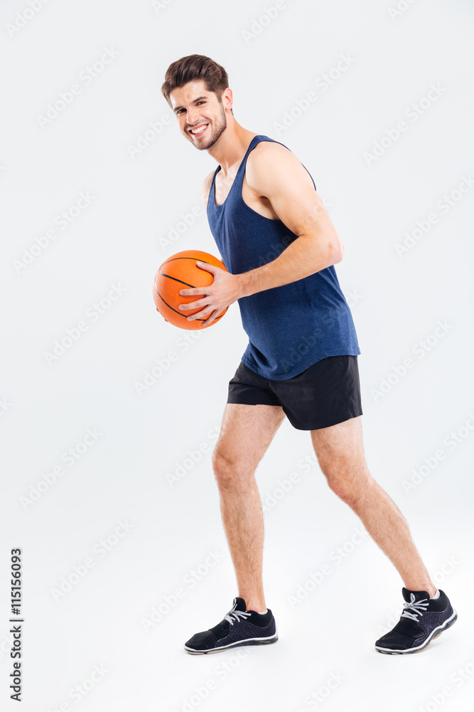 Φωτογραφία Full length portrait of a sports man playing in basketball