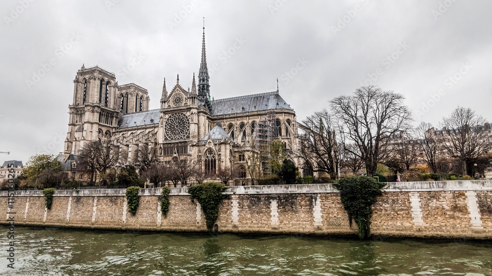 Obraz premium Holiday in France - Notre-Dame Cathedral during winter Christmas