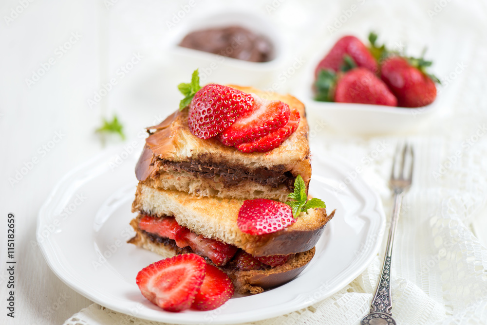 French Toasts with Chocolate Hazelnut Filling French Toasts with Chocolate Hazelnut Filling