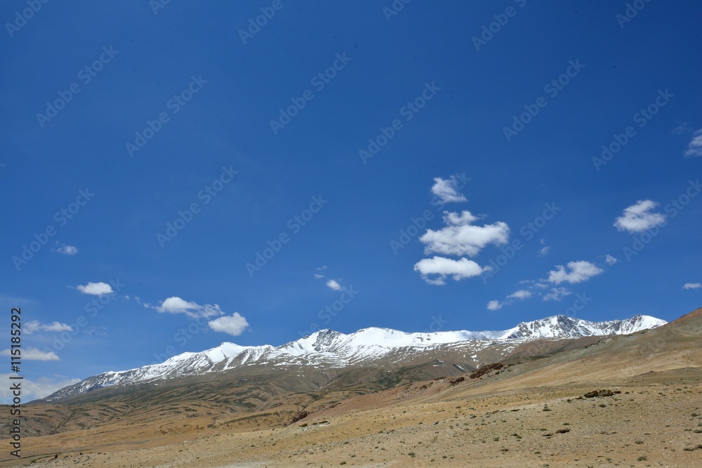 Schneebedeckte Berge in Ladakh, Indien Schneebedeckte Berge in Ladakh, Indien