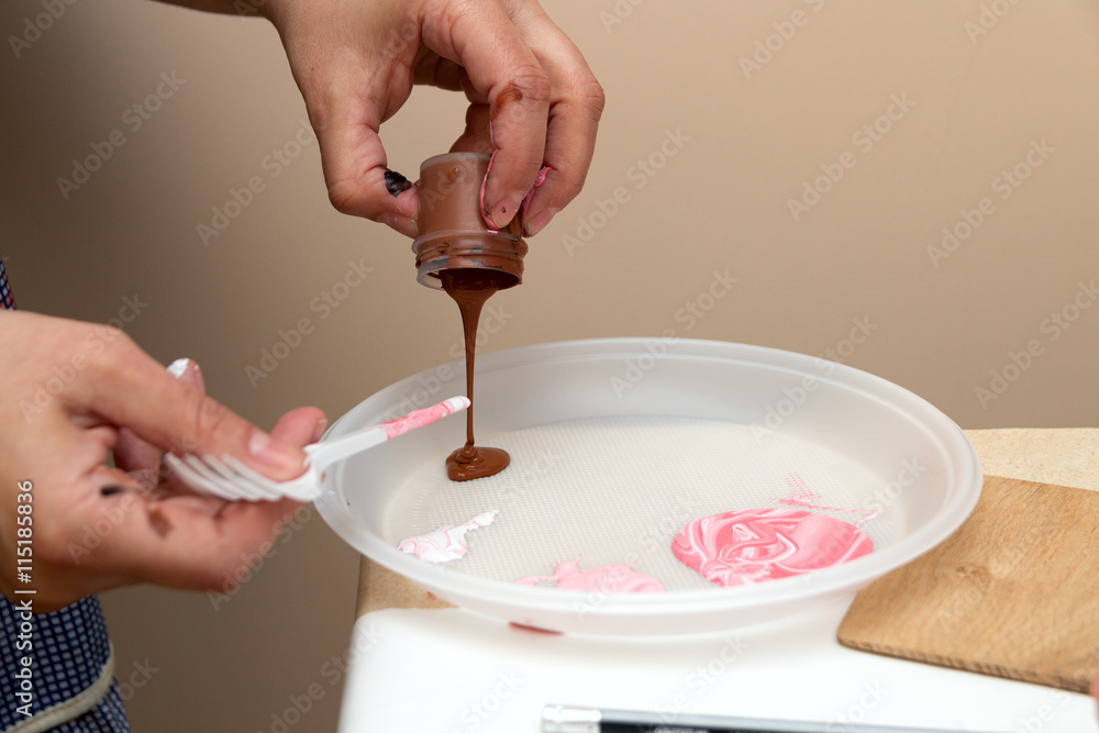 pouring paint on the palette pouring paint on the palette