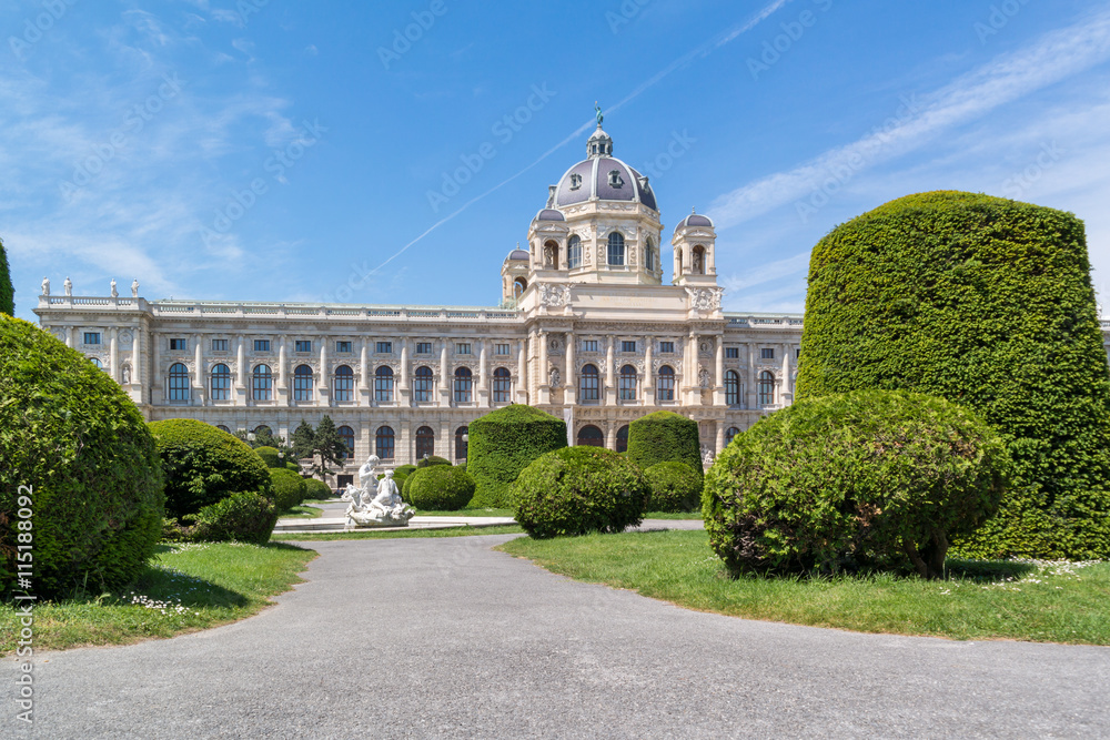 Fototapeta premium Imperial National History Museum on Marie Theresien Platz near Ringstrasse in Vienna, Austria