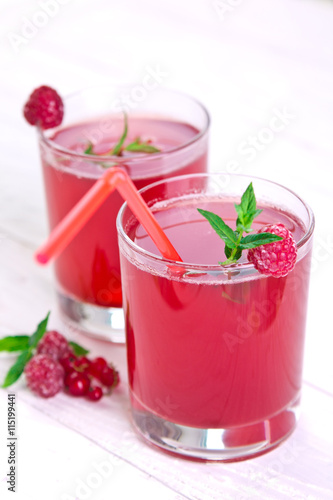 Wallpaper Mural Refreshing raspberry drink with mint Torontodigital.ca
