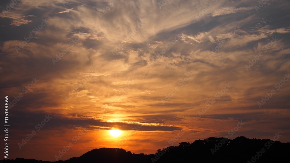 横浜の片隅の夕日