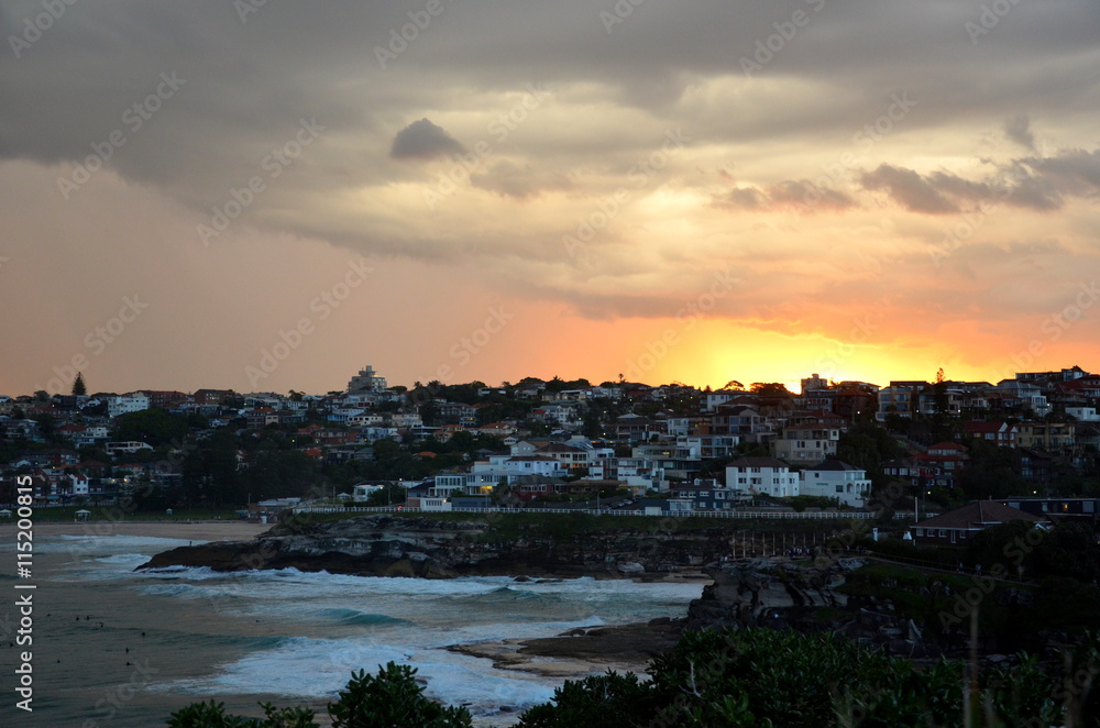 Obraz premium Storm occurred over Bronte (Sydney, Australia) at sunset