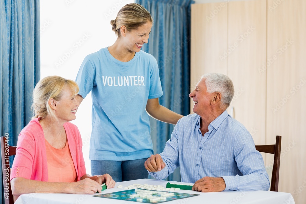 Obraz premium Senior couple playing board games