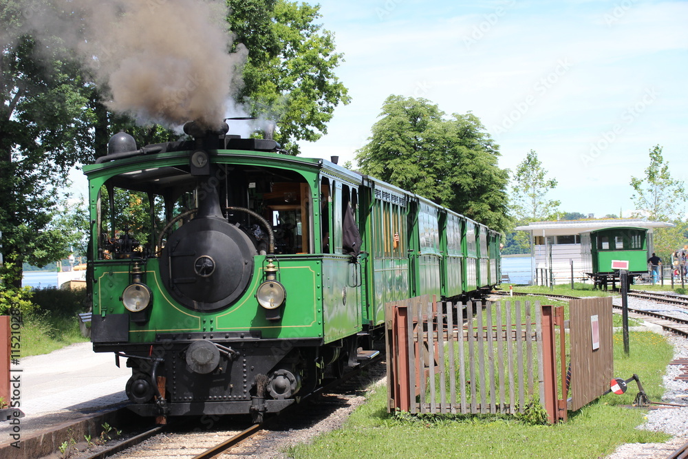 Obraz premium Die Chiemseebahn in Prien