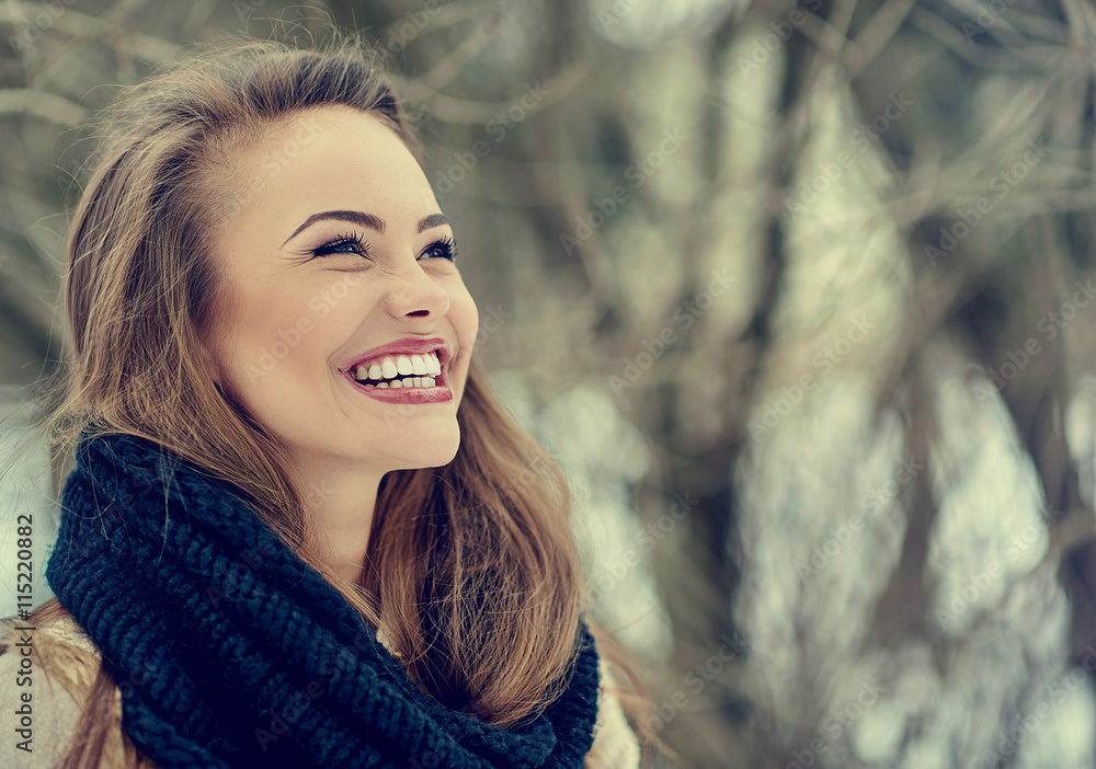 Naklejka premium Beautiful smiling young woman portrait - close up